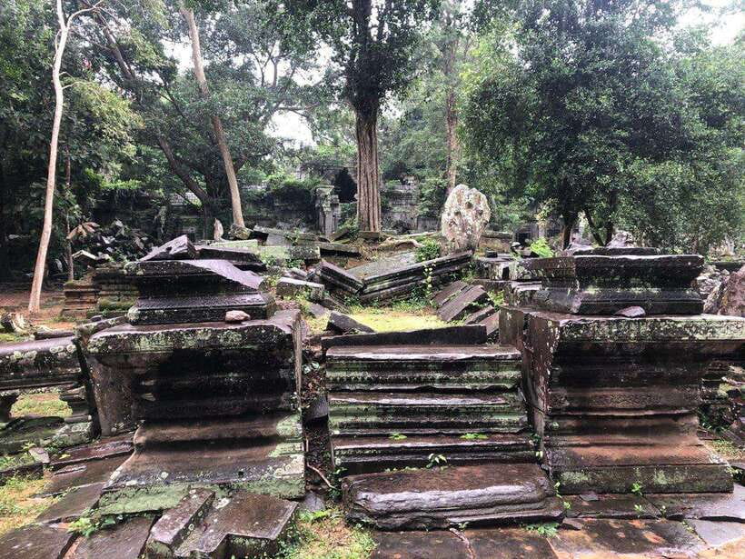 Full-Day Tour to Banteay Srey, Beng Melea & Kulen Mountain - Beng Mealea: a temple left to the trees