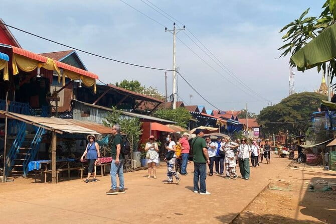 Half Day Kampong Phluk Floating Village and Flooded Forest Tour - Seeing Kampong Phluk’s tall stilt houses