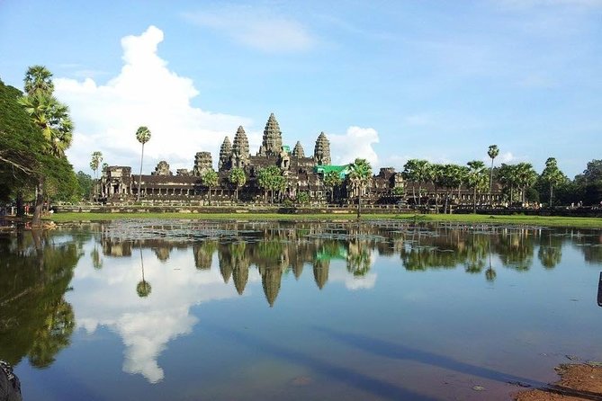Highlight of Angkor Complex 2 Days Private Tour - Day one: royal power, smiling faces, and jungle ruins