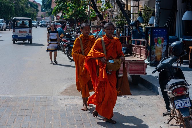 Highlights & Hidden Gems With Locals: Best of Siem Reap Private Tour - Wat Preah Prom Rath and Buddhist life