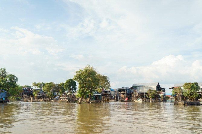 Kampong Phluk Floating Village Tour by Boat - Walking through the village in the dry season