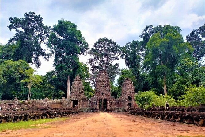 Kbal Spean Trekking Tour with Banteay Srei and Landmine Museum - Who should book this tour