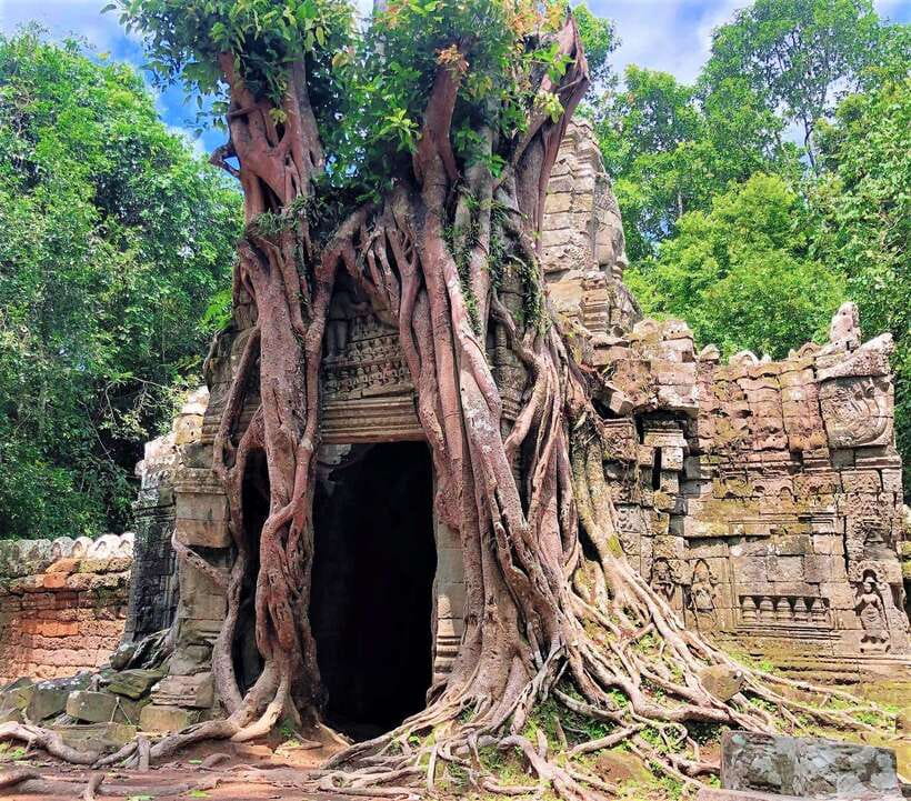 Kbal Spean Trekking Tour with Banteay Srei & Landmine Museum - Banteay Srei and the appeal of pink sandstone