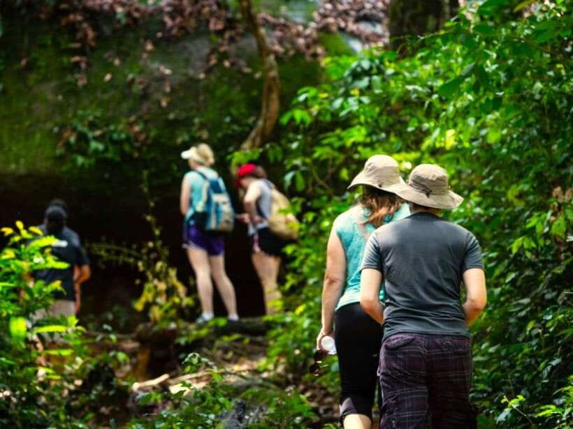 Kbal Spean Trekking Tour with Banteay Srei & Landmine Museum - Banteay Samre: a useful first temple stop