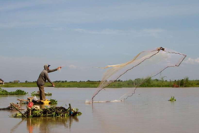 Kompong Khleang Floating Village: Full-Day from Siem Reap - The school visit and school supplies