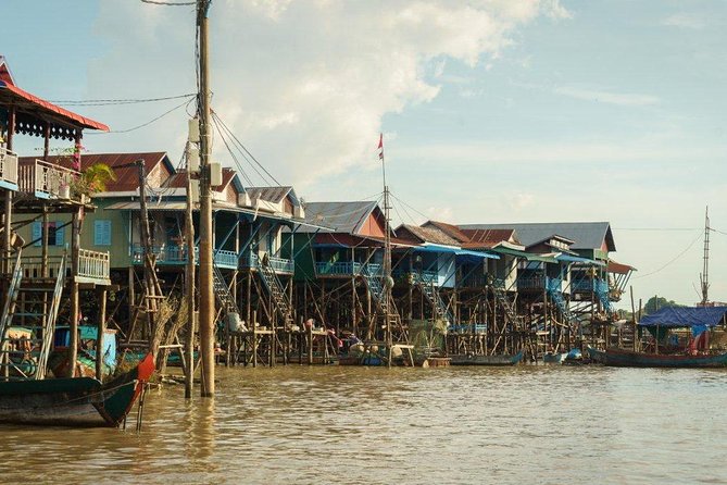 Kompong Khleang Floating Village Half-Day Private Tour - Arriving at Tonle Sap and boarding the boat
