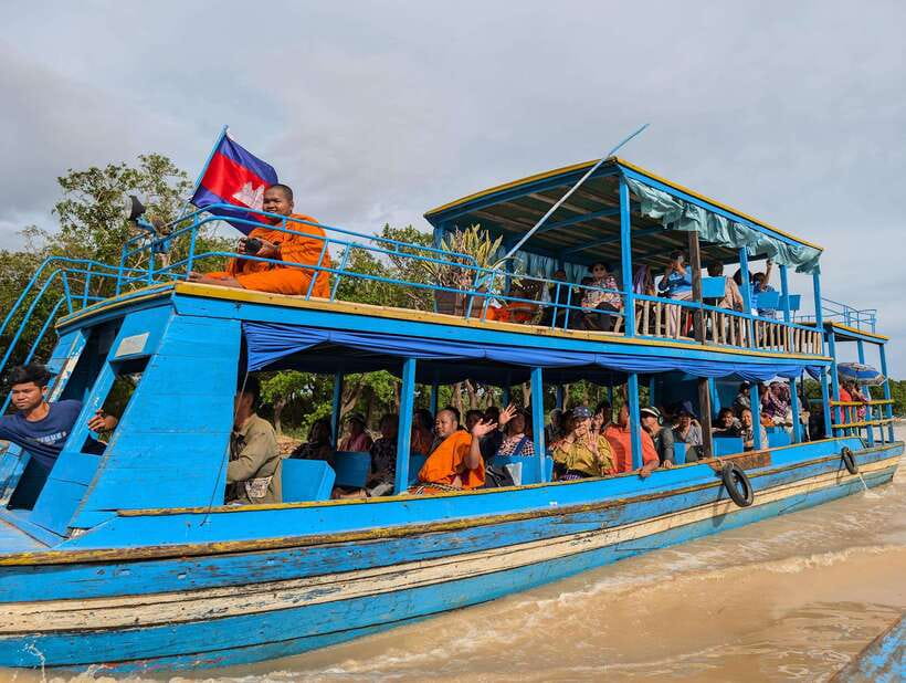 Kompong Kleang Floating Village Guide Tour from Siem Reap - Two hours on the private boat