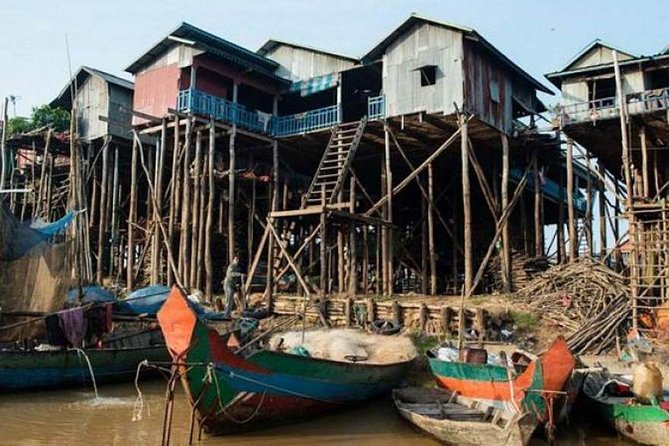 Kompong Phluk Floating village & Mangrove forest cruise - Entering Kompong Phluk’s stilt-house village