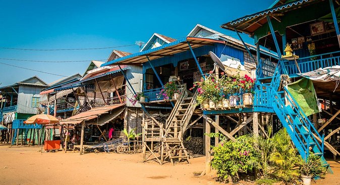 Kompong Phluk Floating village & Mangrove forest cruise - The local-market stop on the way back
