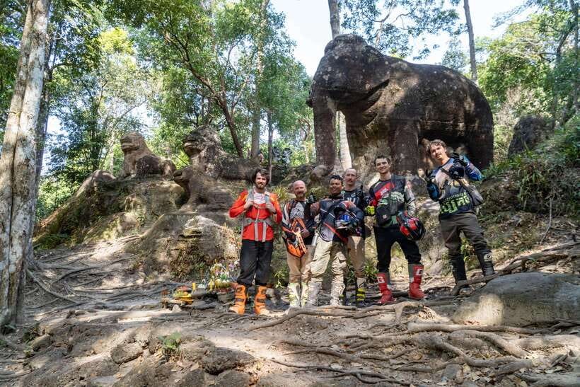 Krong Siem Reap: Kulen Mountain Trails Dirt Bike Adventure - An early start through Siem Reap Province