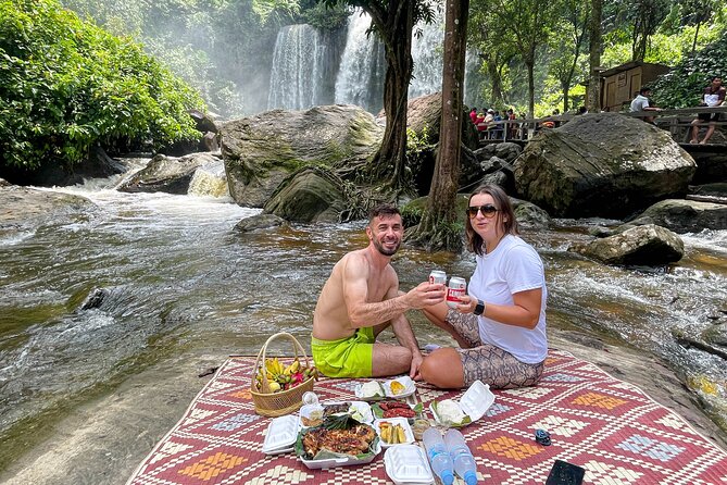 Kulen Mountain Beng Mealea and Banteay Srei Tour from Siem Reap - From Siem Reap to Preah Dak’s palm cake village