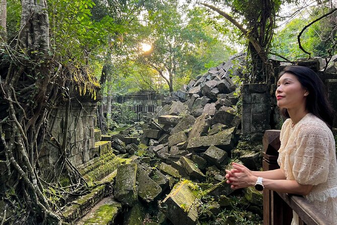 Kulen Mountain Beng Mealea and Banteay Srei Tour from Siem Reap - A grilled-chicken picnic beside the waterfall