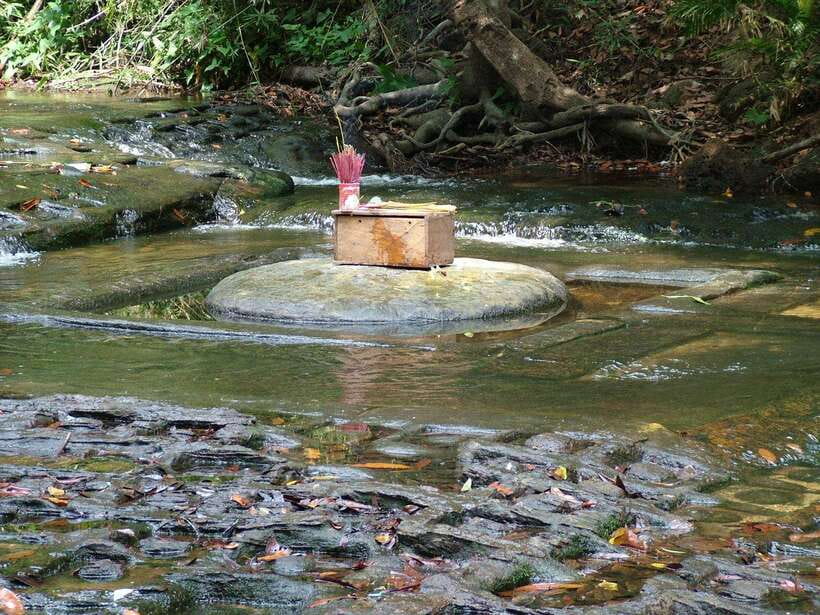 Kulen Mountain: Full-Day Private Waterfall Tour - The hilltop pagoda and reclining Buddha