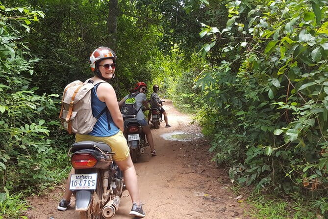 Motobike Countryside Adventure - Full day with lakeside lunch - Leaving Siem Reap by Scooter at 8:30 a.m.