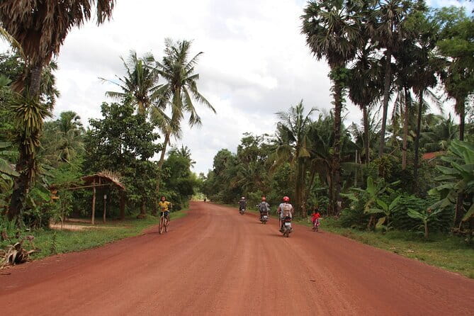 Motobike Countryside Adventure - Full day with lakeside lunch - Back Roads Used by Ancient Khmer Communities