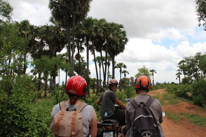 Motobike Countryside Adventure - Full day with lakeside lunch - Crossing a 1,000-Year-Old Angkor Bridge