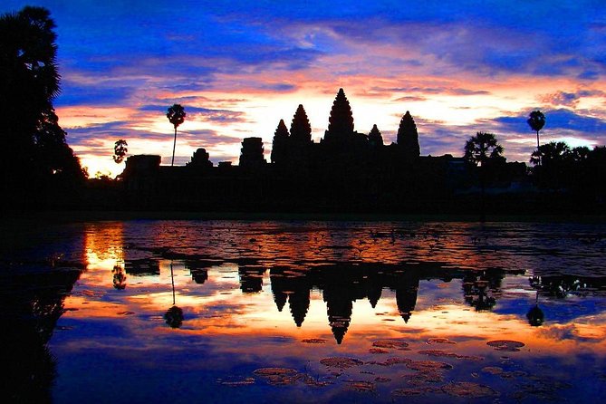 One Day tour with sunrise in car with A/C or Van & Guide. - Bayon and the smiling faces of Angkor Thom