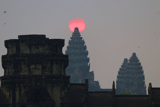 One Day tour with sunrise in car with A/C or Van & Guide. - Why a private guide improves a first visit