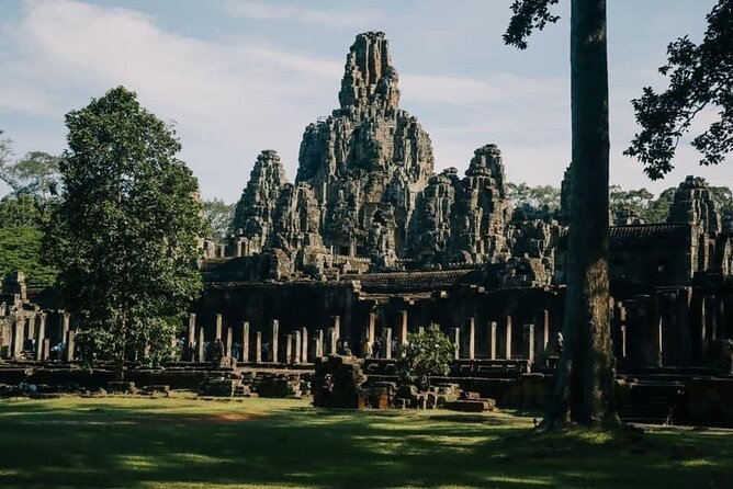 One Full Day Private tour of Angkor Wat, Ta Prohm, Angkor Thom & Banteay Srie - Banteay Srei and its fine carvings