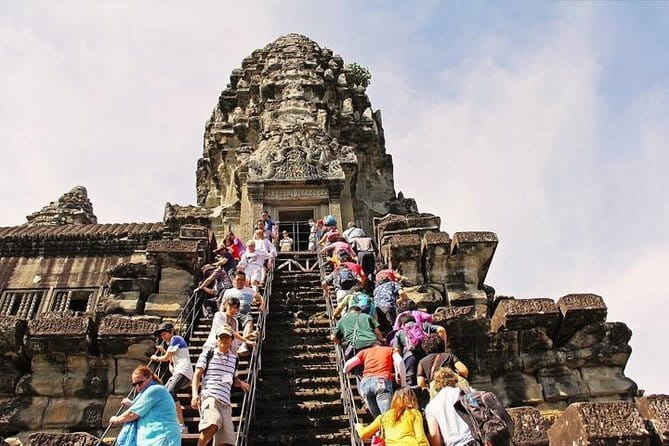 One Way Siem Reap Airport Pick Up or Airport Transfer - How much help can you expect from the driver?