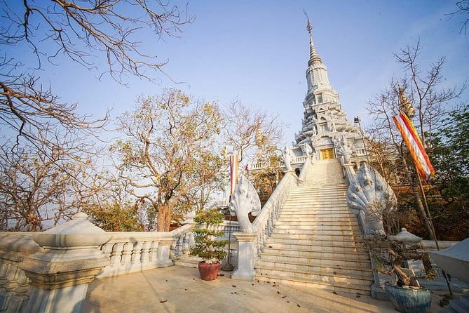 Oudong Temples & Phnom Prasith Private Tour from Phnom Penh - Walking through Oudong’s royal hills