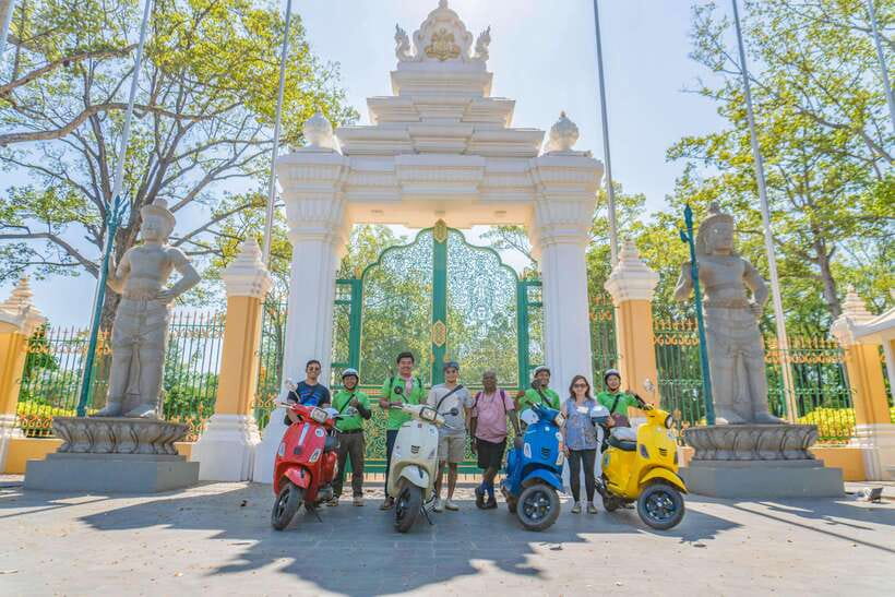 Phnom Penh: Morning Foodie, Market Walking & Street Art Tour - Transport, timing, and who will enjoy it
