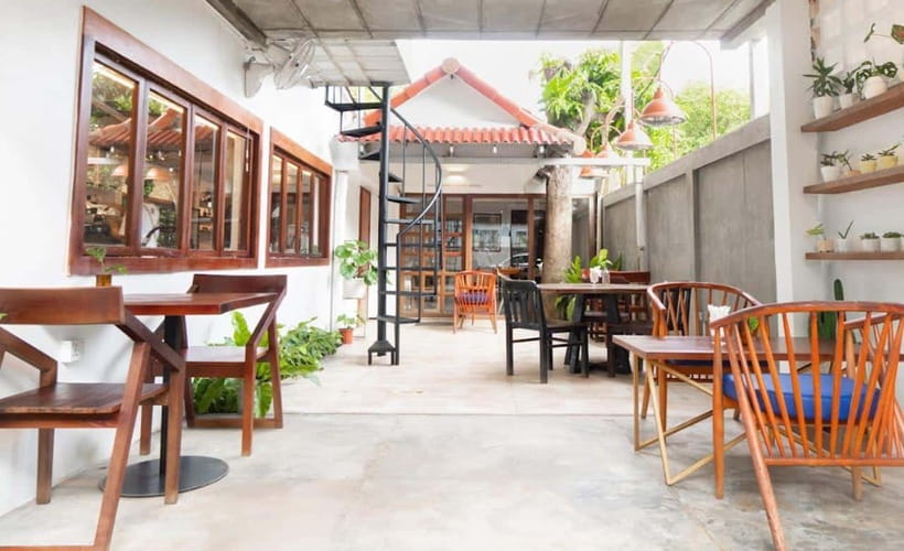 Phnom Penh: Morning Foodie, Market Walking & Street Art Tour - The guide can shape the whole experience