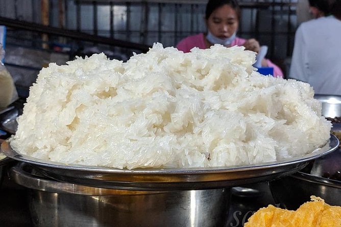 Phnom Penh Nightlife Street Food Tours - What the guide adds to the food
