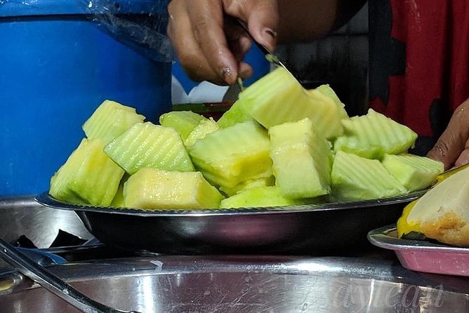 Phnom Penh Nightlife Street Food Tours - Kandal Market: follow the smell of grilled food