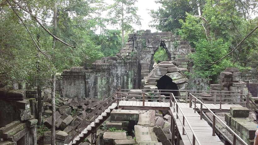 Prasat Thom, Koh Ker Group & Beng Mealea Full-Day Tour - The 130-kilometer road from Siem Reap