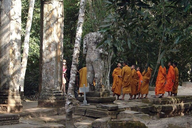 Preah Khan, Neak Pean and Pre-Rup Private Tour - Ta Som: a smaller temple with a forest setting