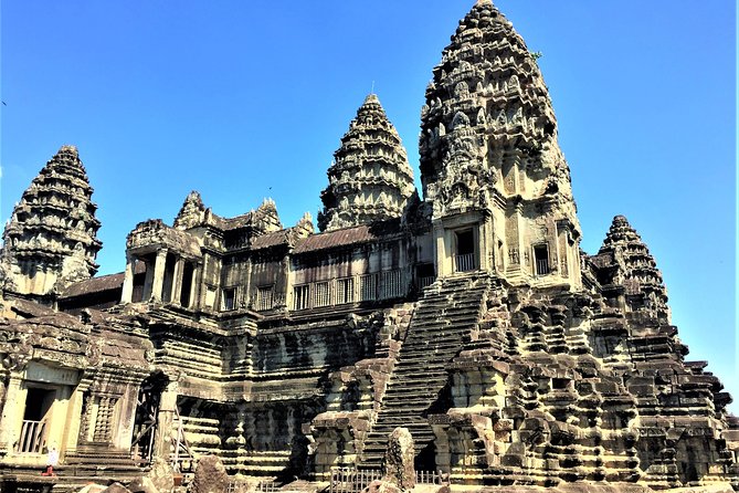 Private Angkor Sunrise Bayon Ta Prohm Bonteay Srie Vip Tour - A slower hour at Ta Nei