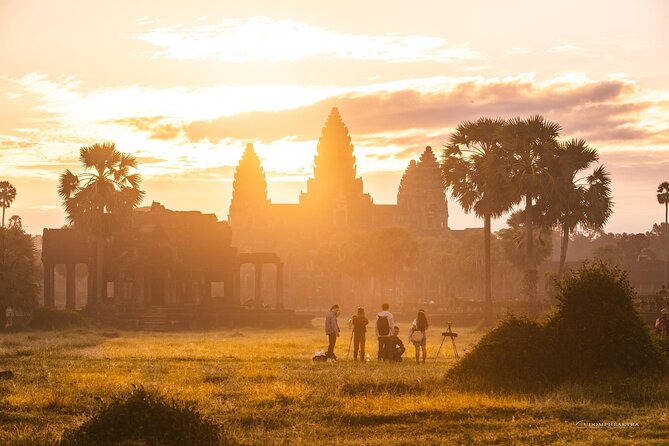 Private Angkor Sunrise Guided Tour - Angkor Thom and the stone faces of Bayon