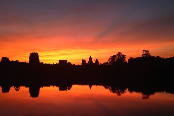 Private Angkor Wat Day Tour - Best of Angkor - Sunrise at Angkor Wat sets the tone