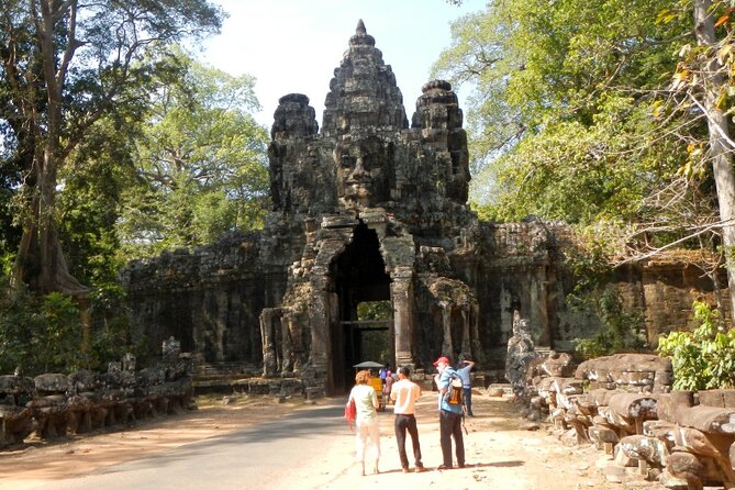 Private Angkor Wat Day Tour - Best of Angkor - Bayon and Angkor Thom reveal a different Cambodia