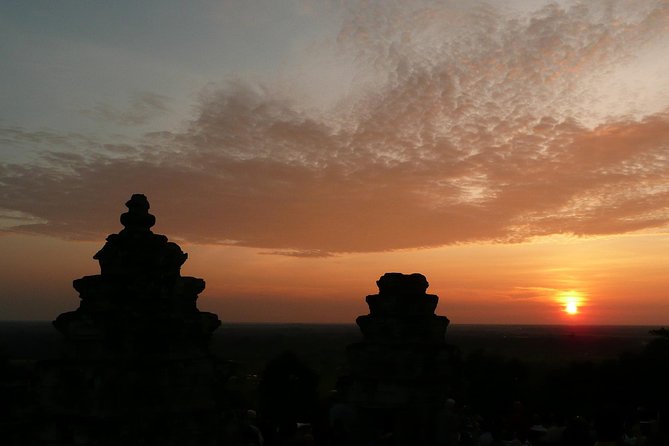 Private Angkor Wat Guided Sunset Tour - Angkor Wat, the essential first look