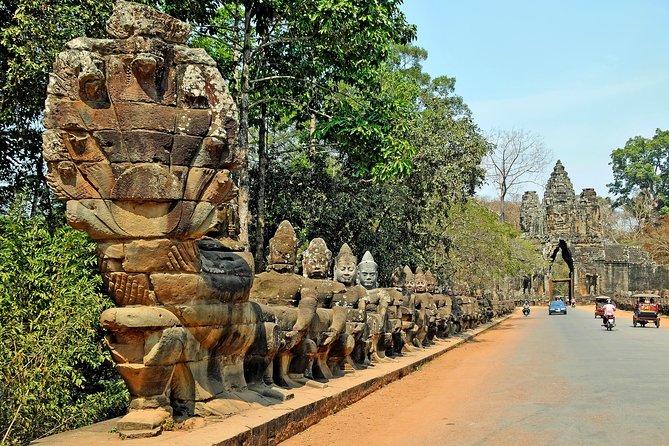 Private Angkor Wat Guided Sunset Tour - Bayon and its stone faces