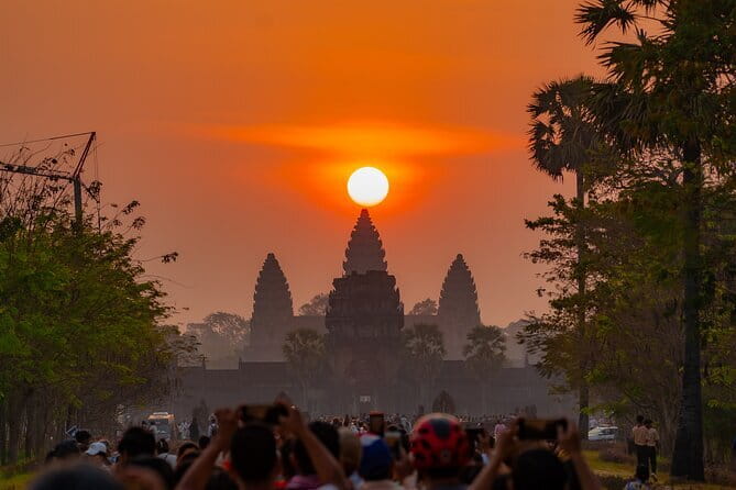 Private Angkor Wat Sunrise Guide Tour include Breakfast and Snack - Walking, weather, and the right clothing