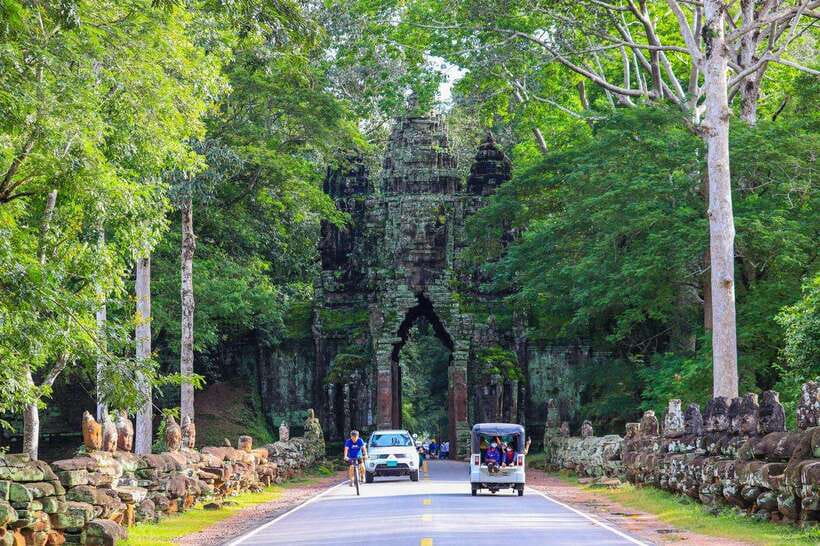Private Angkor Wat Sunset Tour with Lunch and Snack Included - Angkor Wat: Start With the Monumental Centerpiece