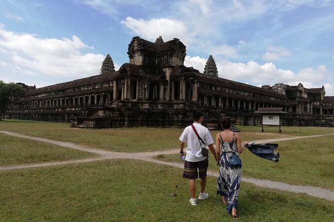 Private Angkor Wat Temple Tour - Heat, clothing, and walking advice