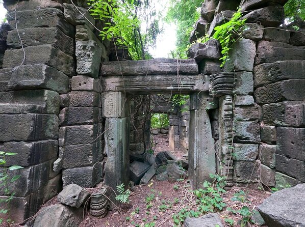Private Banteay Chhmar, Banteay Toap & Ang Trapaeng Thma Guided Tour - The 5:00 am departure and the long road north