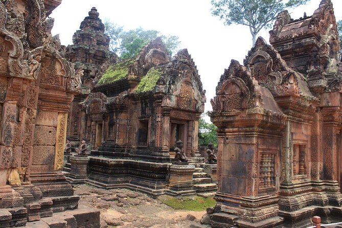 Private Banteay Srei and 4 Temples Guided Tour - Pre Rup starts the temple route on a manageable note