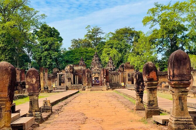 Private Banteay Srei Kbal Spean Tours and Landmine museum - The road to Phnom Kulen