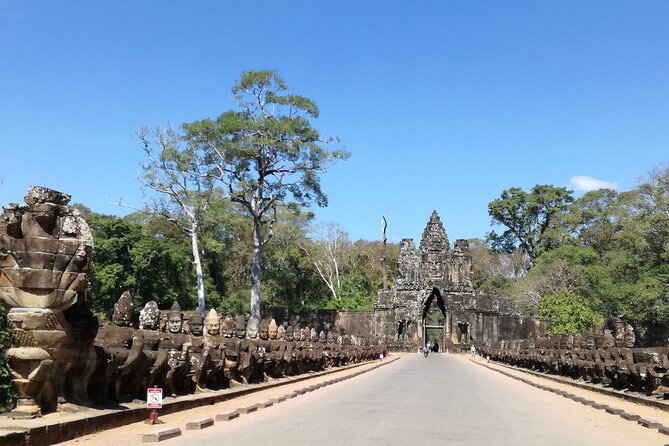 Private Guided Angkor Wat Tour by Lady Tuk Tuk with Monk Blessing - Two hours inside Angkor Wat