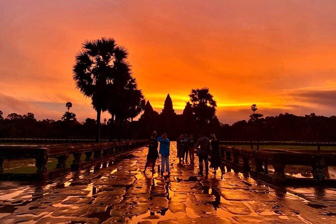 Private Guided Tours-Sunrise Angkor Wat, Ta Prohm, Bayon and more - Entering Angkor Thom through the Victory Gate