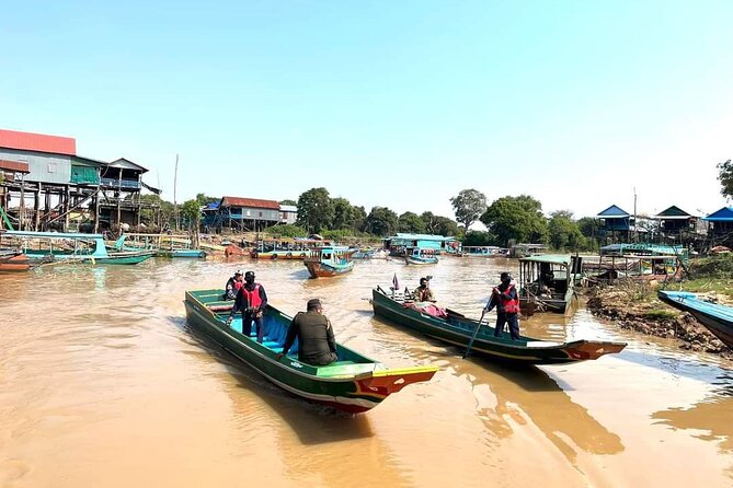 Private Kompong Phluk Floating Village Guided Tour - Cruising past floating buildings and tall stilt homes