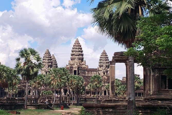 Private One Day Tour with Sunrise at Angkor Wat - Four hours inside Angkor Wat