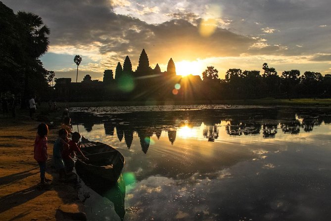 Private one-day tuktuk 'small tour' of the oldest Angkor temples - Angkor Thom brings you to the royal center