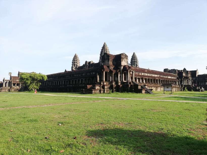 Private Sunrise Angkor Wat Tour - Inside Angkor Wat, go beyond the famous photograph