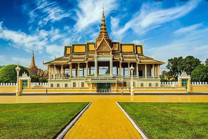Private Taxi from Siem Reap to Phnom Penh - Speak English Driver - Leaving Siem Reap from your hotel